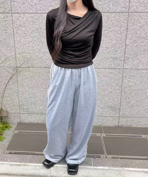 mebole(メボレ)の「アシンメトリードレープトップス(Tシャツ/カットソー・レディース・グレー/ブラック/ホワイト・FREE)」の16枚目の写真
