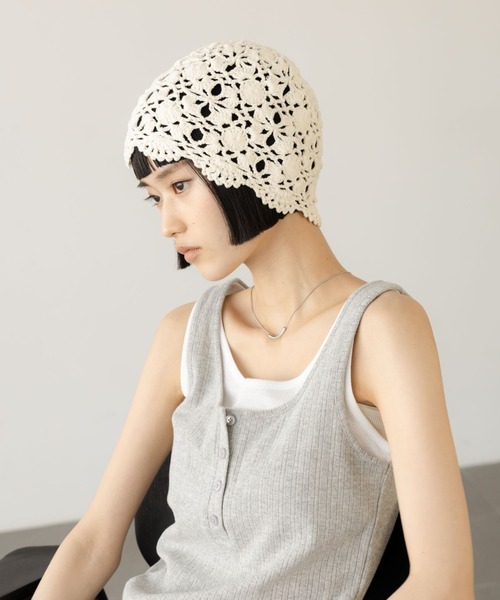 LOWRYS FARM(ローリーズファーム)の「クロシェビーニー 636372(ニットキャップ/ビーニー・レディース・ホワイト/ブラック・FREE)」の2枚目の写真