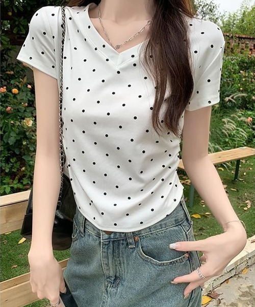 meJane（ミージェーン）の「ドット柄 Vネック半そでＴシャツ（Tシャツ/カットソー・レディース・ホワイト/グレー/ブラック・FREE）」の2枚目の写真
