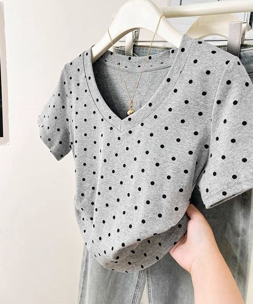 meJane（ミージェーン）の「ドット柄 Vネック半そでＴシャツ（Tシャツ/カットソー・レディース・ホワイト/グレー/ブラック・FREE）」の11枚目の写真