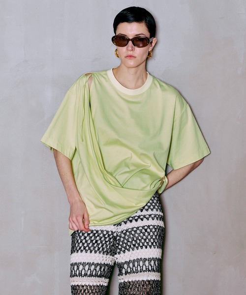 MAISON SPECIAL(メゾンスペシャル)の「Asymmetrical Drape T-Shirt/アシンメトリードレープTEE(Tシャツ/カットソー・レディース・ホワイト/イエロー/パープル/ブラック・FREE)」の4枚目の写真