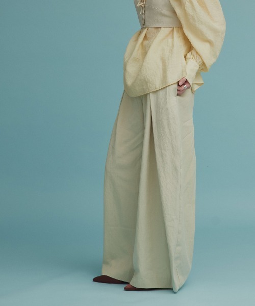 W:Huku(フーク)の「【W:Huku / ドライタッチツイル】クロス タック ワイド スラックス パンツ / Dry-Touch Twill Cross-Weave Wide-Leg Pants(スラックス・レディース・ブラック/ベージュ・M/L)」の5枚目の写真