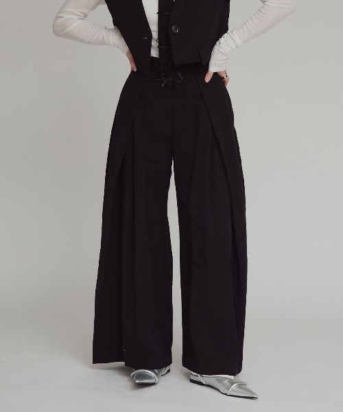 W:Huku(フーク)の「【W:Huku / ドライタッチツイル】クロス タック ワイド スラックス パンツ / Dry-Touch Twill Cross-Weave Wide-Leg Pants(スラックス・レディース・ブラック/ベージュ・M/L)」の8枚目の写真