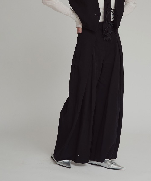 W:Huku(フーク)の「【W:Huku / ドライタッチツイル】クロス タック ワイド スラックス パンツ / Dry-Touch Twill Cross-Weave Wide-Leg Pants(スラックス・レディース・ブラック/ベージュ・M/L)」の13枚目の写真