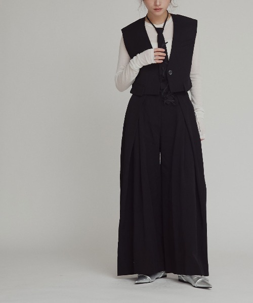 W:Huku(フーク)の「【W:Huku / ドライタッチツイル】クロス タック ワイド スラックス パンツ / Dry-Touch Twill Cross-Weave Wide-Leg Pants(スラックス・レディース・ブラック/ベージュ・M/L)」の15枚目の写真