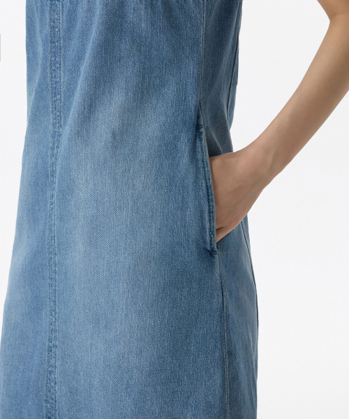 MUSINSA STANDARD WOMAN(ムシンサスタンダードウーマン)の「ウーマンズデニムストラップミニドレス【ライトインディゴ】(ワンピース・レディース・その他・XS/S/M/L)」の4枚目の写真