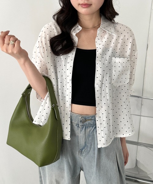 CLEA(クレア)の「ドット柄シアー半袖シャツブラウス(シャツ/ブラウス・レディース・ブラック/ブルー/イエロー/ピンク/ホワイト・FREE)」の2枚目の写真