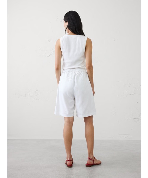 BANANA REPUBLIC FACTORY STORE（バナナリパブリック ファクトリーストア）の「BANANA REPUBLIC FACTORY STORE　　ハイライズリネンブレンドバミューダショートパンツ（その他パンツ・レディース・ホワイト/ブラック/ナチュラル・XS/S/M/L）」の10枚目の写真