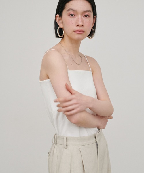 LARUTA(ラルータ)の「【LARUTA】カップ付きバックオープンポンチキャミ(キャミソール・レディース・ブラック/オフホワイト・FREE)」の7枚目の写真