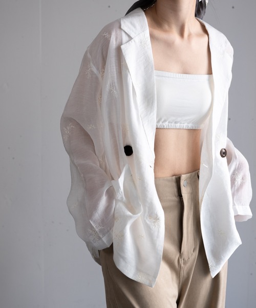 hwyl(ヒュイル)の「刺繍シアージャケット(シャツ/ブラウス・レディース・ブラック/オフホワイト・FREE)」の2枚目の写真