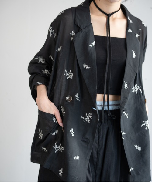 hwyl(ヒュイル)の「刺繍シアージャケット(シャツ/ブラウス・レディース・ブラック/オフホワイト・FREE)」の1枚目の写真