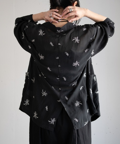 hwyl(ヒュイル)の「刺繍シアージャケット(シャツ/ブラウス・レディース・ブラック/オフホワイト・FREE)」の16枚目の写真