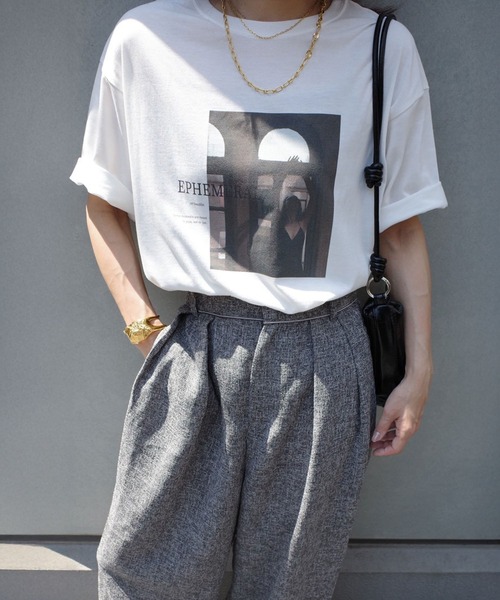 Reurie'(レウリィ)の「スクエアプリントTシャツ(chihiro select) / 大人カジュアル 夏服 ノームコア きれいめ(Tシャツ/カットソー・レディース・ホワイト・FREE)」の1枚目の写真