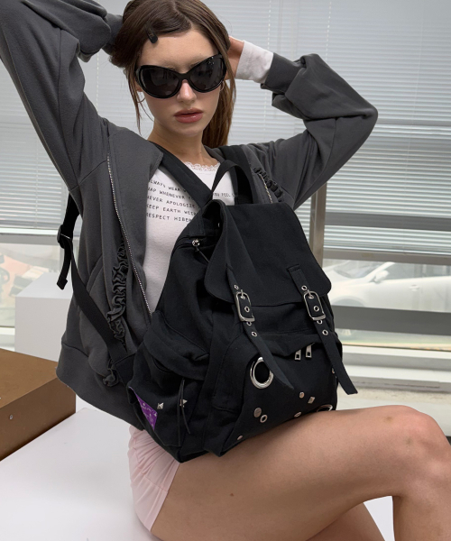 YEOMIMの「raw layout backpack (black)(バックパック/リュック・レディース・その他・FREE)」の1枚目の写真