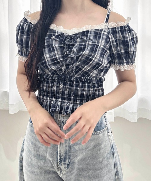 INGNI(イング)の「レースフリル2Wayオフショルブラウス(シャツ/ブラウス・レディース・ブラック系/ネイビー系2/オフホワイト/ホワイト系・M)」の22枚目の写真
