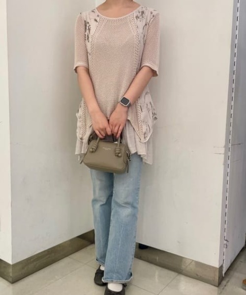 Samantha Thavasa(サマンサタバサ)の「ノットデザインレザーハンドバッグ 小サイズ(ハンドバッグ・レディース・ピンクベージュ/ブラック/オフホワイト/グレイッシュベージュ・FREE)」の3枚目の写真