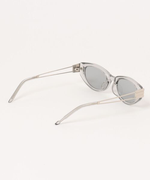 Chikashitsu +(チカシツプラス)の「【Chikashitsu +】silver temple square sunglasses (2color) / 【チカシツプラス】クリアレンズスクエアサングラス(サングラス・メンズ・グレー/ブラック・ONE SIZE)」の4枚目の写真