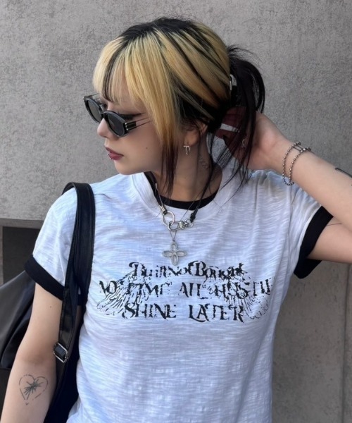 Chikashitsu +(チカシツプラス)の「【Chikashitsu +】silver temple square sunglasses (2color) / 【チカシツプラス】クリアレンズスクエアサングラス(サングラス・メンズ・グレー/ブラック・ONE SIZE)」の6枚目の写真