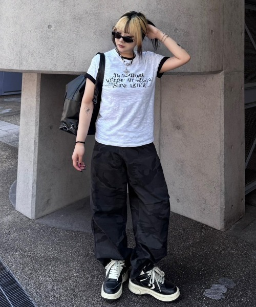Chikashitsu +(チカシツプラス)の「【Chikashitsu +】silver temple square sunglasses (2color) / 【チカシツプラス】クリアレンズスクエアサングラス(サングラス・メンズ・グレー/ブラック・ONE SIZE)」の9枚目の写真