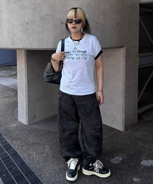 Chikashitsu +(チカシツプラス)の「【Chikashitsu +】silver temple square sunglasses (2color) / 【チカシツプラス】クリアレンズスクエアサングラス(サングラス・メンズ・グレー/ブラック・ONE SIZE)」の8枚目の写真