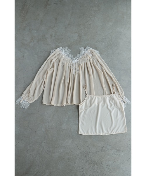 cawaii(カワイイ)の「肌に沿うドレッシーレースブラウストップス(インナー付き)(シャツ/ブラウス・レディース・アイボリー・FREE)」の8枚目の写真
