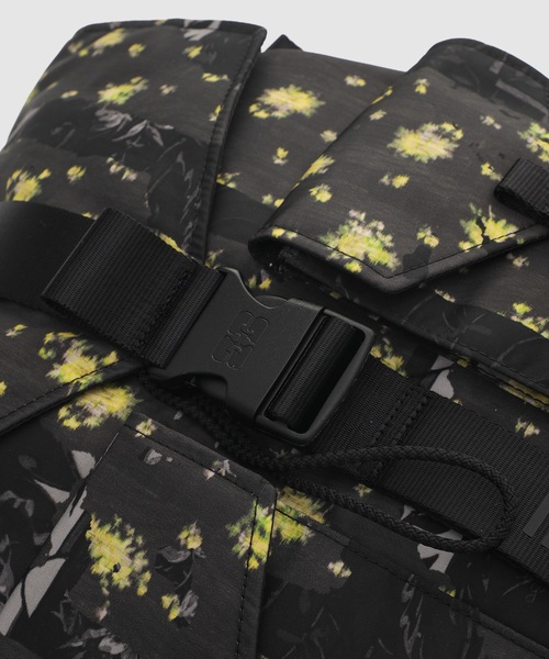 GANNI(ガニー)の「Re-Tech Printed Nylon Backpack(バックパック/リュック・レディース・マルチ・ONE SIZE)」の7枚目の写真