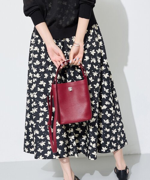 INDIVI(インディヴィ)の「【2WAY/合皮】ポシェットサイズバッグ(ショルダーバッグ・レディース・ワインレッド/ブラック・00)」の2枚目の写真