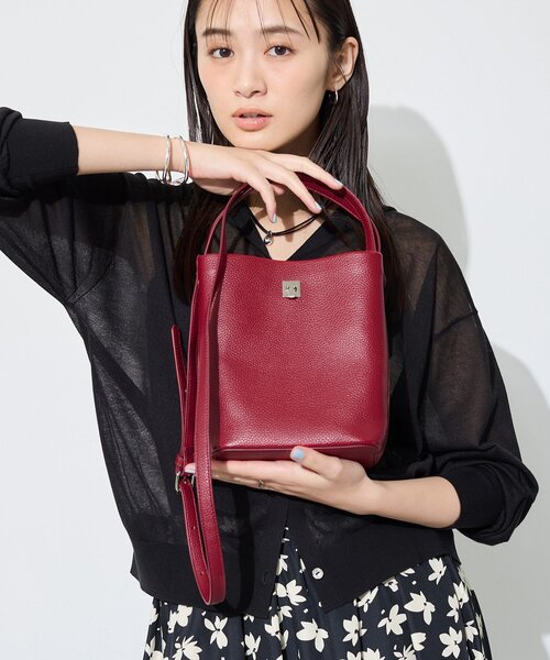 INDIVI(インディヴィ)の「【2WAY/合皮】ポシェットサイズバッグ(ショルダーバッグ・レディース・ワインレッド/ブラック・00)」の14枚目の写真