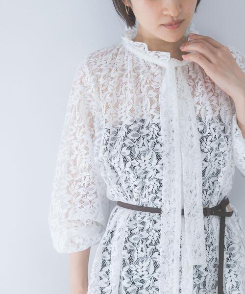 URBAN RESEARCH ROSSO WOMEN(アーバンリサーチ ロッソ)の「リーフレースフリルネックブラウス(シャツ/ブラウス・レディース・ホワイト/カーキ・FREE)」の2枚目の写真