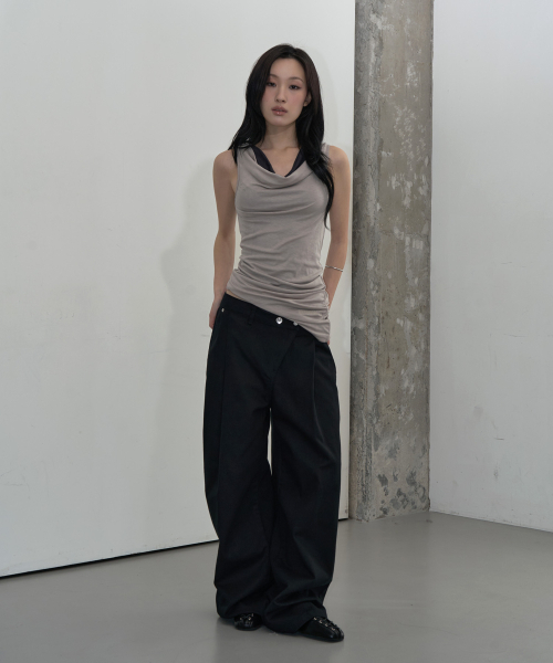 ZIZEMUSEUM(ジゼミュージアム)の「COWL DRAPE TWO-WAY TOP (WARM GRAY)(Tシャツ/カットソー・レディース・その他・SMALL/MEDIUM)」の3枚目の写真