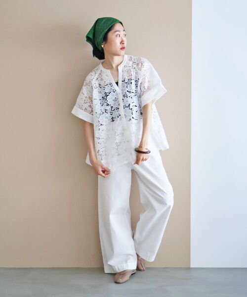 le.coeur blanc(ルクールブラン)の「TORRAZZO DONNA別注スキッパーレースブラウス(シャツ/ブラウス・レディース・オフホワイト/ブラック・38)」の14枚目の写真
