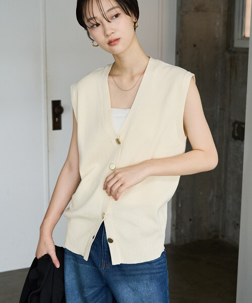 FREAK'S STORE(フリークスストア)の「限定展開 ゴールド ボタン ルーズ ニット ベスト(ベスト・レディース・ブラウン/ベージュ/ブラック/ナチュラル・フリ-)」の21枚目の写真