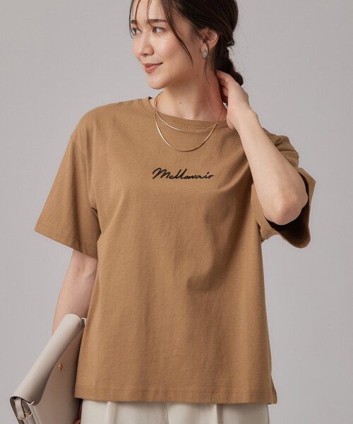 SHOO・LA・RUE（シューラルー）の「【S-LL/洗濯機可】大人っぽく着られる ジェルロゴプリントTシャツ（Tシャツ/カットソー・レディース・ホワイト/ダークグレー/ダークブラウン/ライトオレンジ系・01/02/03/04）」の3枚目の写真