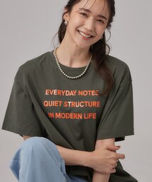 SHOO・LA・RUE | 【S-LL】大人っぽく着られる ジェルロゴプリントTシャツ(Tシャツ/カットソー)