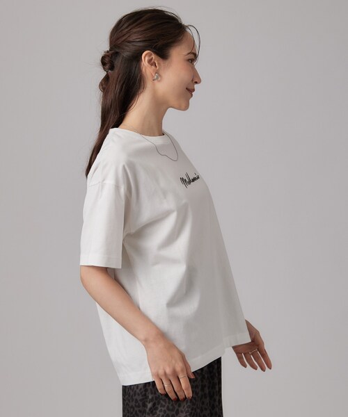 SHOO・LA・RUE（シューラルー）の「【S-LL/洗濯機可】大人っぽく着られる ジェルロゴプリントTシャツ（Tシャツ/カットソー・レディース・ホワイト/ダークグレー/ダークブラウン/ライトオレンジ系・01/02/03/04）」の6枚目の写真