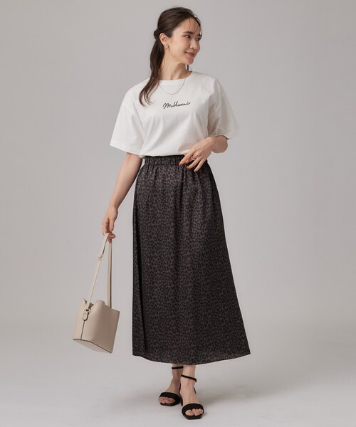 SHOO・LA・RUE（シューラルー）の「【S-LL/洗濯機可】大人っぽく着られる ジェルロゴプリントTシャツ（Tシャツ/カットソー・レディース・ホワイト/ダークグレー/ダークブラウン/ライトオレンジ系・01/02/03/04）」の7枚目の写真