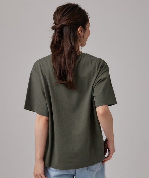 SHOO・LA・RUE（シューラルー）の「【S-LL/洗濯機可】大人っぽく着られる ジェルロゴプリントTシャツ（Tシャツ/カットソー・レディース・ホワイト/ダークグレー/ダークブラウン/ライトオレンジ系・01/02/03/04）」の10枚目の写真