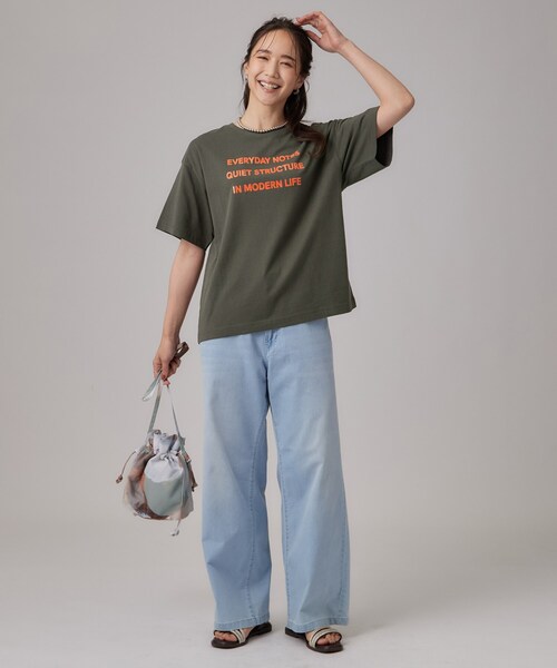 SHOO・LA・RUE（シューラルー）の「【S-LL/洗濯機可】大人っぽく着られる ジェルロゴプリントTシャツ（Tシャツ/カットソー・レディース・ホワイト/ダークグレー/ダークブラウン/ライトオレンジ系・01/02/03/04）」の11枚目の写真