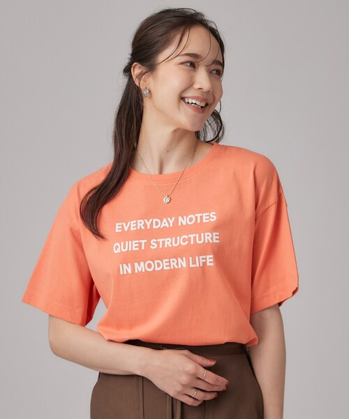 SHOO・LA・RUE（シューラルー）の「【S-LL/洗濯機可】大人っぽく着られる ジェルロゴプリントTシャツ（Tシャツ/カットソー・レディース・ホワイト/ダークグレー/ダークブラウン/ライトオレンジ系・01/02/03/04）」の17枚目の写真