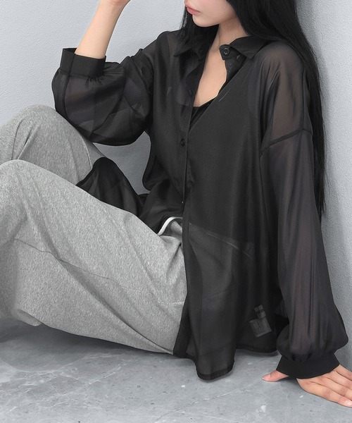 FOLLOWIN（フォロウィン）の「【3COLOR/シアー/冷房・UV対策】シアーオーバーシャツブラウス（シャツ/ブラウス・レディース・ホワイト/グレー/ブラック・FREE）」の2枚目の写真