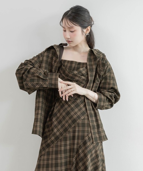RANDA(ランダ)の「マルチWAY モノグラム刺繍オーバーサイズシャツ(シャツ/ブラウス・レディース・ブラック/ブラウン/ベージュ・FREE)」の3枚目の写真