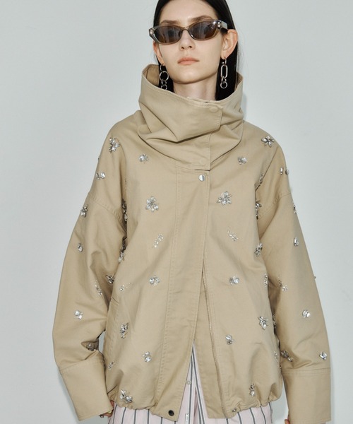 JOSE MOON(ジョゼムーン)の「COTTON 2WAY BLOUSON with BIJOU/コットン2WAYブルゾンwithビジュー(その他アウター・レディース・ベージュ/ブラック・36/38)」の1枚目の写真