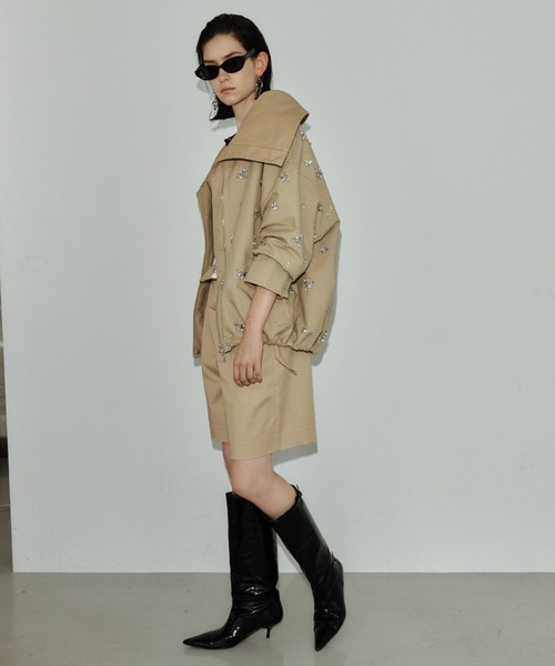 JOSE MOON(ジョゼムーン)の「COTTON 2WAY BLOUSON with BIJOU/コットン2WAYブルゾンwithビジュー(その他アウター・レディース・ベージュ/ブラック・36/38)」の5枚目の写真