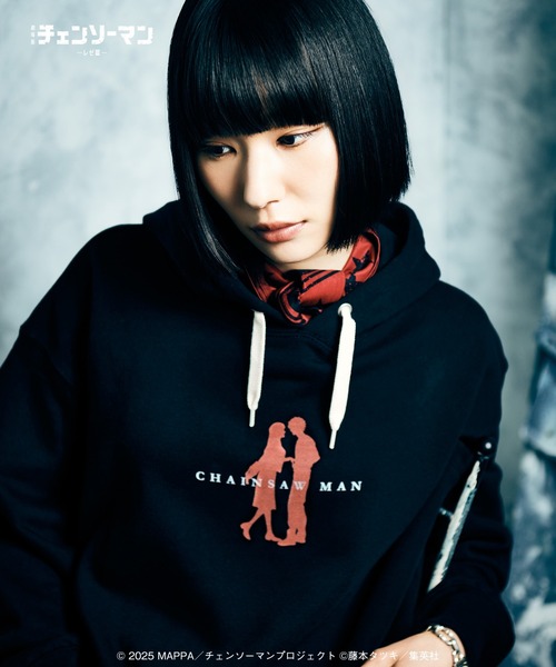 glamb(グラム)の「Makima & Denji Hoodie / マキマ&デンジ フーディ(パーカー・メンズ・ブラック/グレー・M/L/XL)」の6枚目の写真