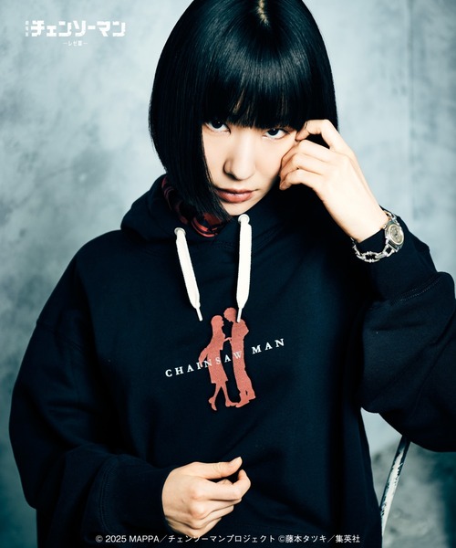 glamb(グラム)の「Makima & Denji Hoodie / マキマ&デンジ フーディ(パーカー・メンズ・ブラック/グレー・M/L/XL)」の8枚目の写真