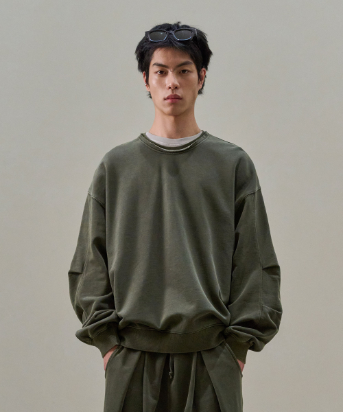 DESIRED(デシレッド)の「カットアウト ピグメント スウェットTシャツ-FESK5102B0V(スウェット・レディース・カーキ・MEDIUM/LARGE/X-LARGE)」の1枚目の写真