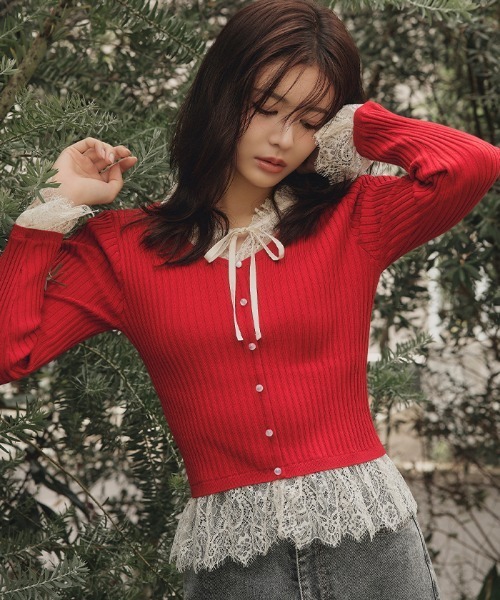 JILL by JILL STUART(ジルバイジルスチュアート)の「レースレイヤードリブニット(ニット/セーター・レディース・ブラック/グレー/レッド・FREE)」の1枚目の写真
