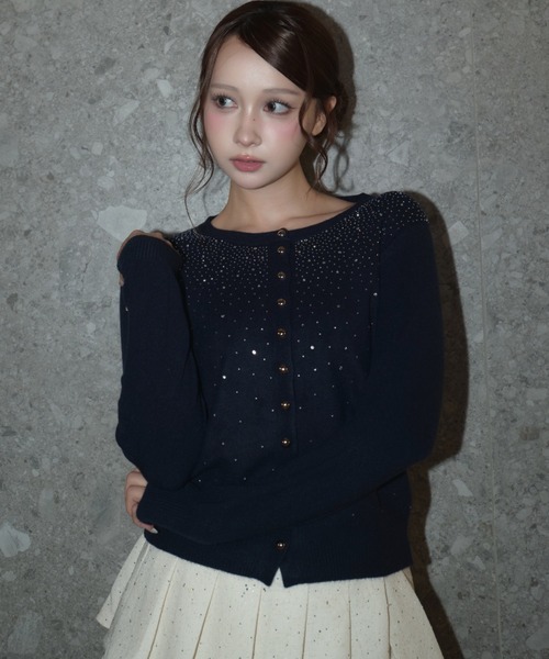 Noelie(ノエリー)の「グラデーションラインストーンニットカーディガン(カーディガン/ボレロ・レディース・ネイビー/アイボリー/グレー/ブラック・FREE)」の4枚目の写真