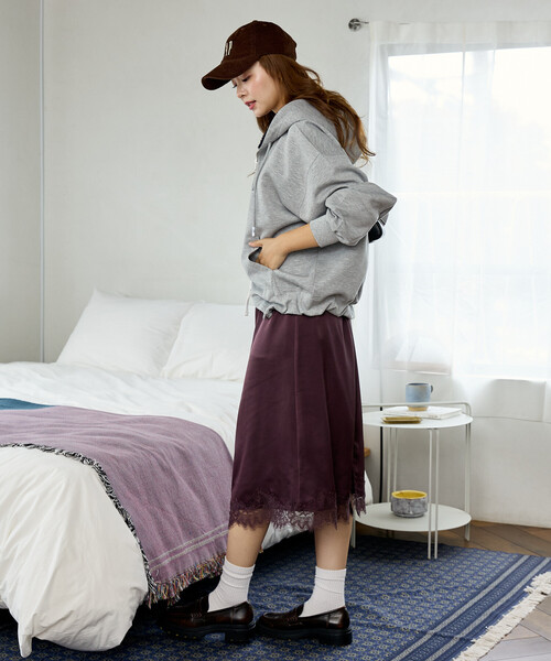 GAP(ギャップ)の「PUBLUX × GAP/ギャップ 別注 裾 レース サテン スカート 限定展開(スカート・レディース・ブラック/ブラウン・フリ-)」の10枚目の写真