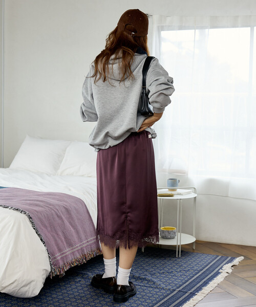 GAP(ギャップ)の「PUBLUX × GAP/ギャップ 別注 裾 レース サテン スカート 限定展開(スカート・レディース・ブラック/ブラウン・フリ-)」の12枚目の写真